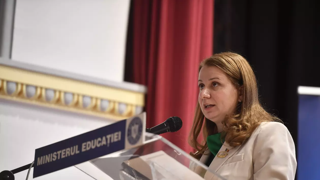 Ligia Deca anunţă rezultatele de la Evaluarea Națională 2024: Peste 77% dintre candidaţi au luat note peste 5 la limba română