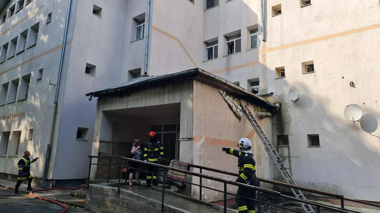 Incendiu la un centru de recuperare din Sasca Mică. 136 de pacienți au fost evacuați