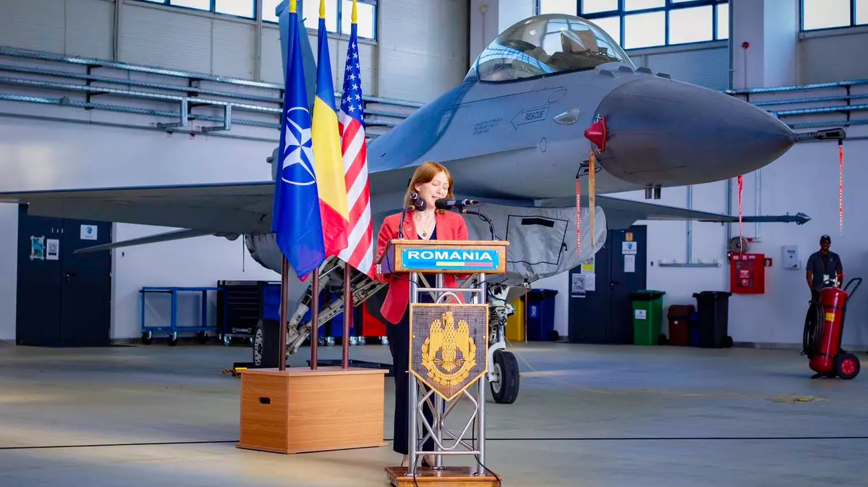 Ambasadoarea SUA la Bucureşti: Aşteptăm cu nerăbdare ca România să deschidă centrul de instruire F-16 în special pentru Ucraina