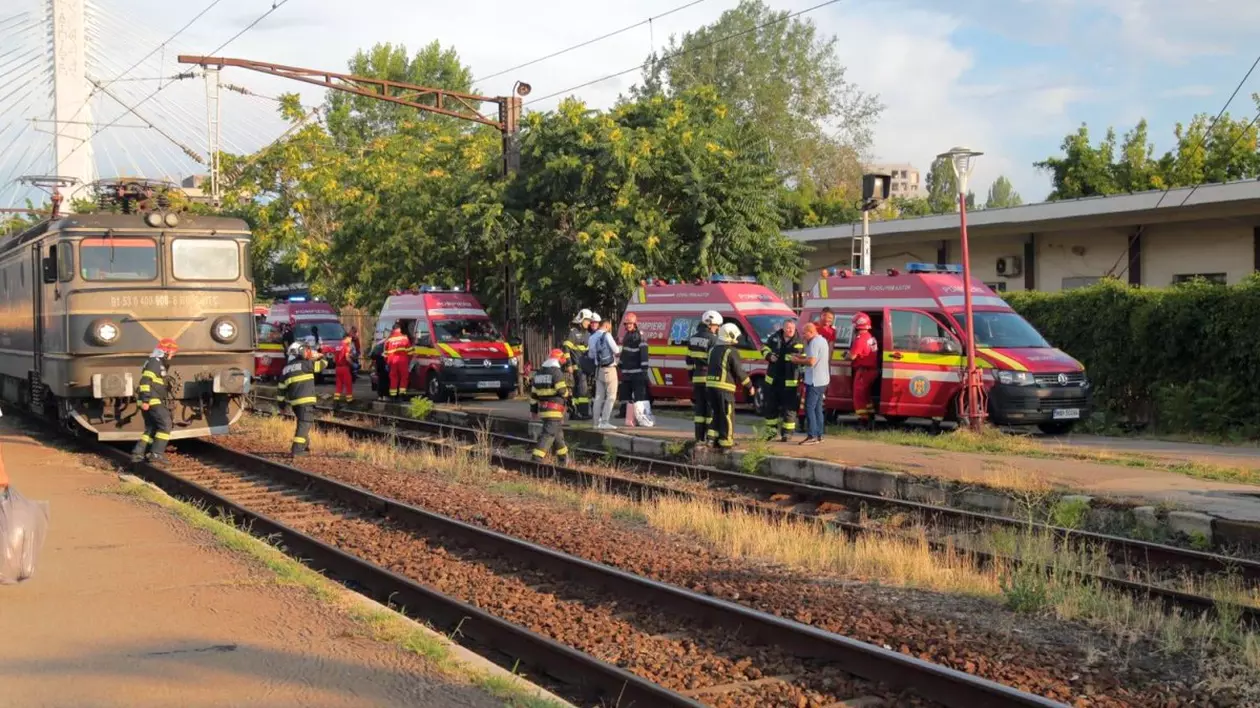 15 persoane rănite în Gara Basarab din București, după ce o locomotivă a lovit vagoanele la care urma să se cupleze