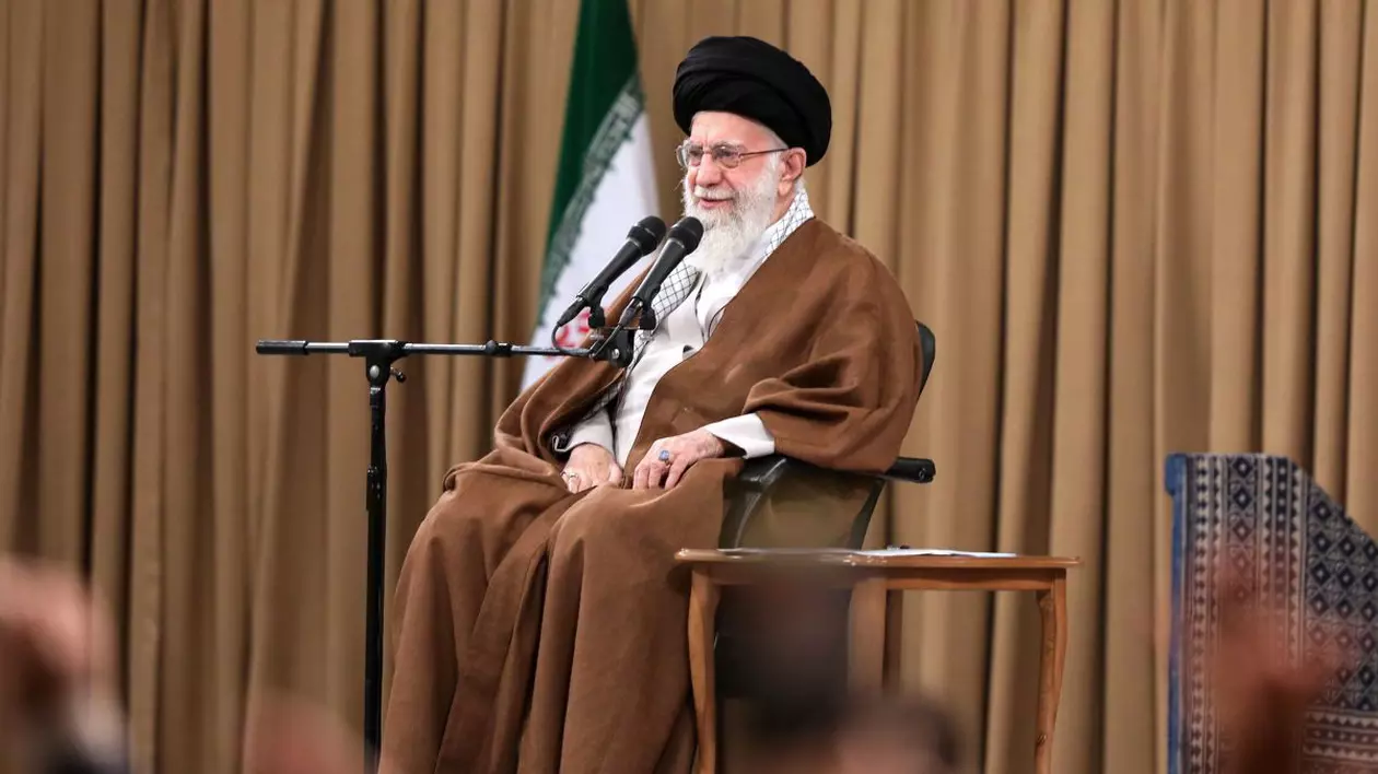 Liderul suprem iranian Ali Khamenei (în imagine) a promis un „răspuns aspru” Foto: Hepta