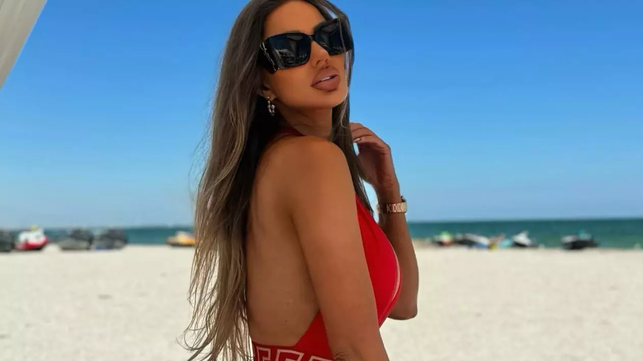 Cum a apărut Bianca Drăgușanu pe litoralul românesc. Toți s-au uitat la ea când au văzut ce costum de baie poartă