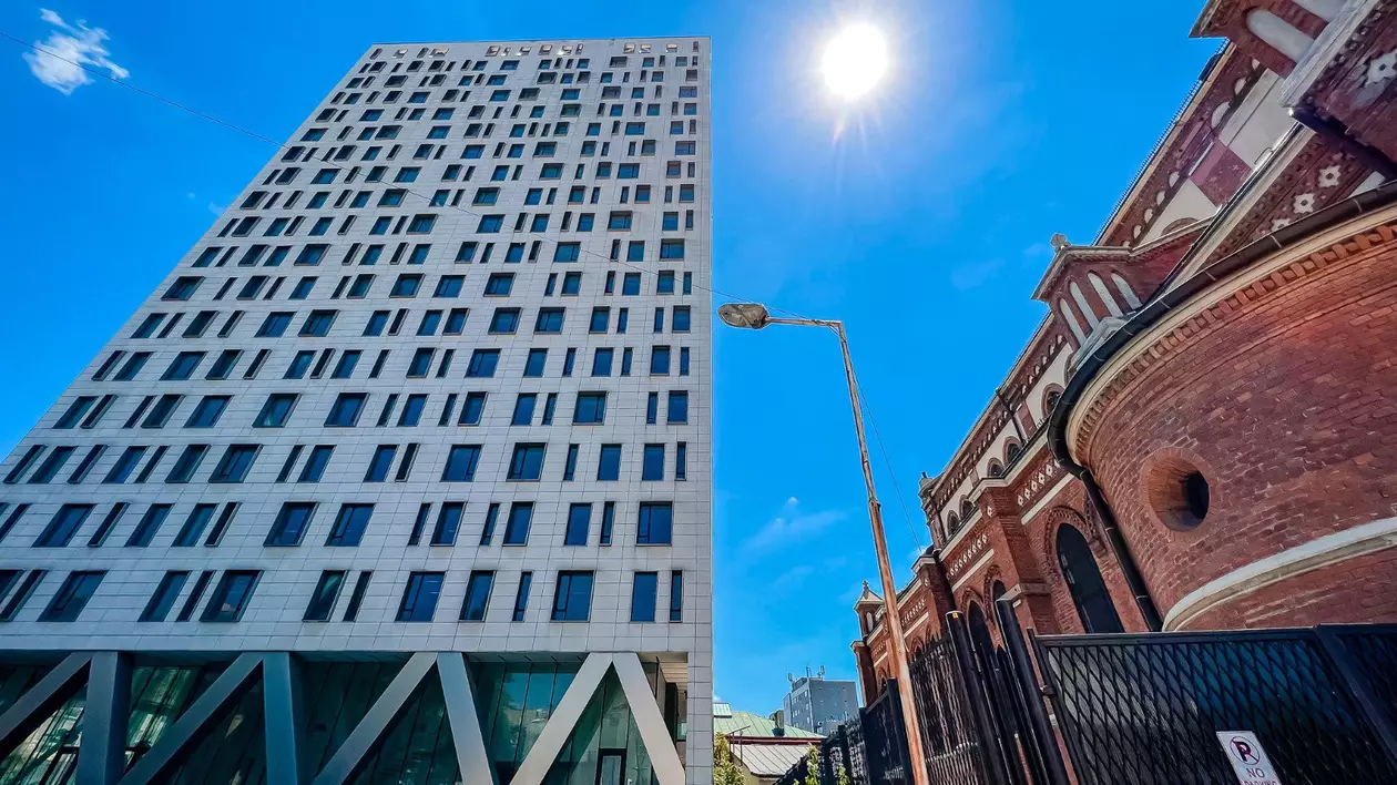 Nicuşor Dan așteaptă decizia instanței ca să demoleze Cathedral Plaza: „Este emblema corupţiei imobiliare din Bucureşti”