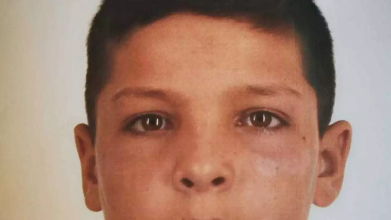 Copil de 11 ani, dispărut dintr-un centru de minori din Deva. Poliţia cere ajutorul populaţiei pentru găsirea lui