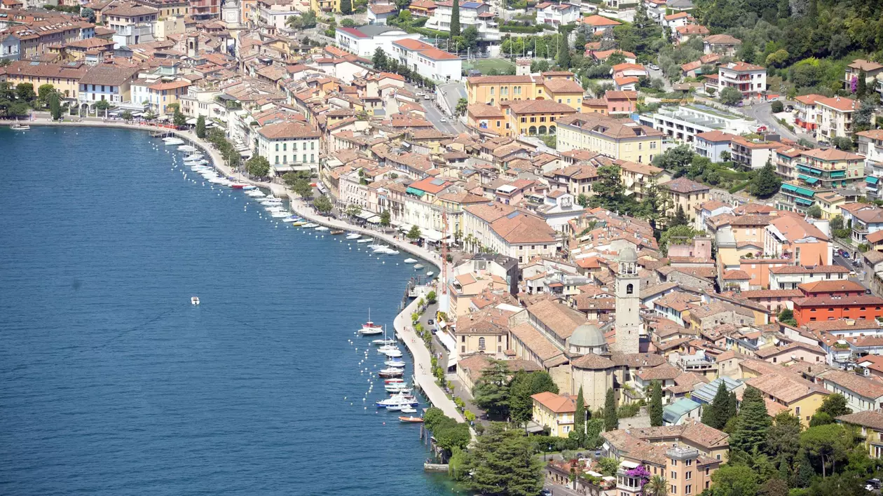 Un virus periculos a îmbolnăvit peste 900 de persoane în regiunea Lacului Garda din Italia. De la ce a pornit totul