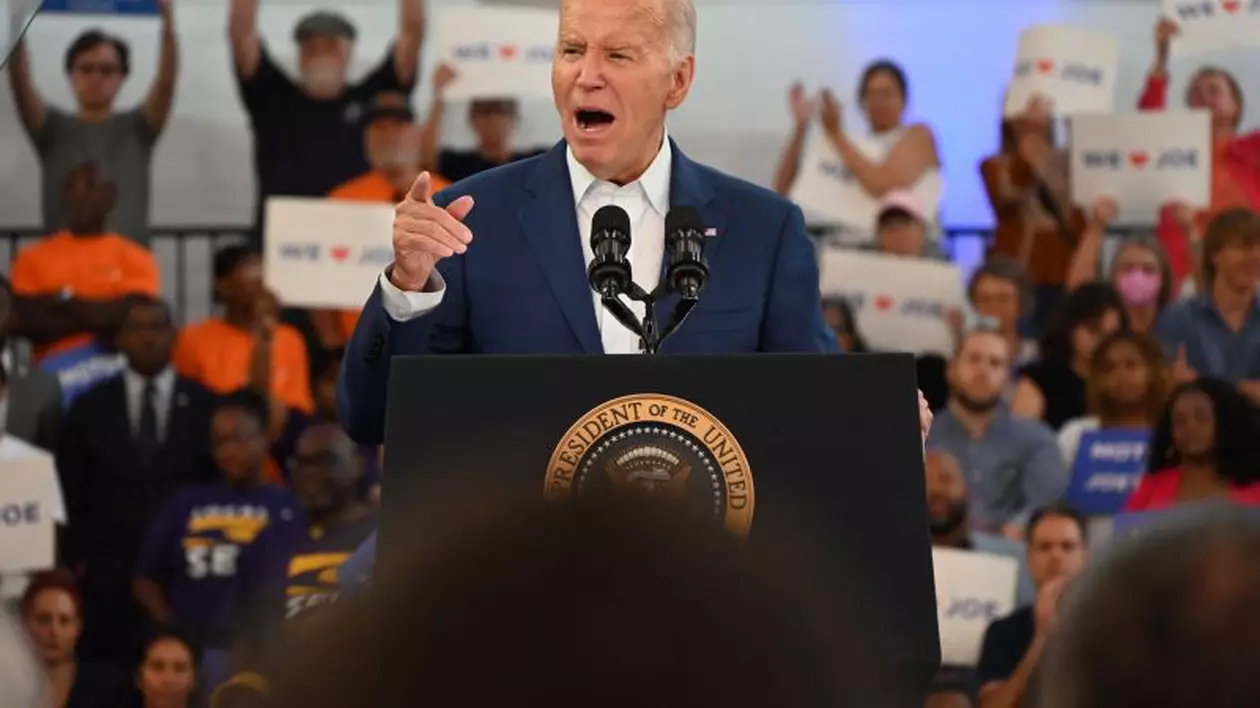 „Cum să faci campanie împotriva lui Trump sau cum să-l ataci”. Marea dilemă cu care se confruntă Joe Biden și echipa sa