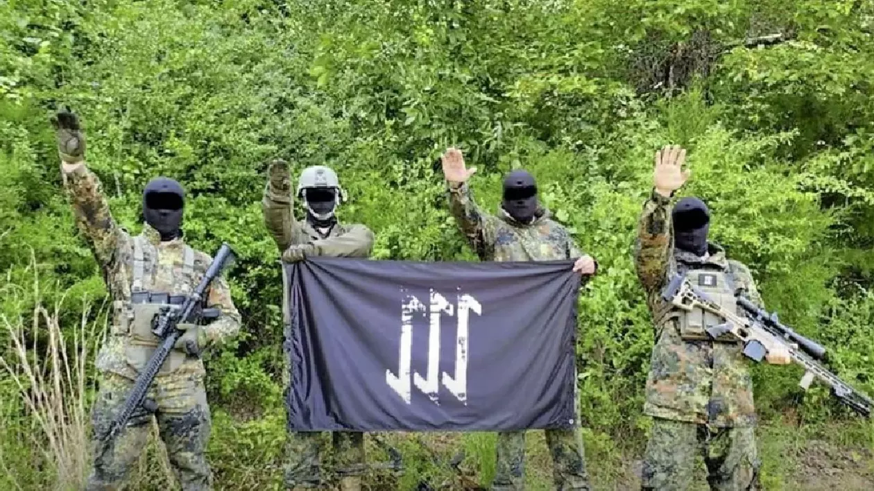 Militanți ai grupării neonaziste The Base Captură YouTube