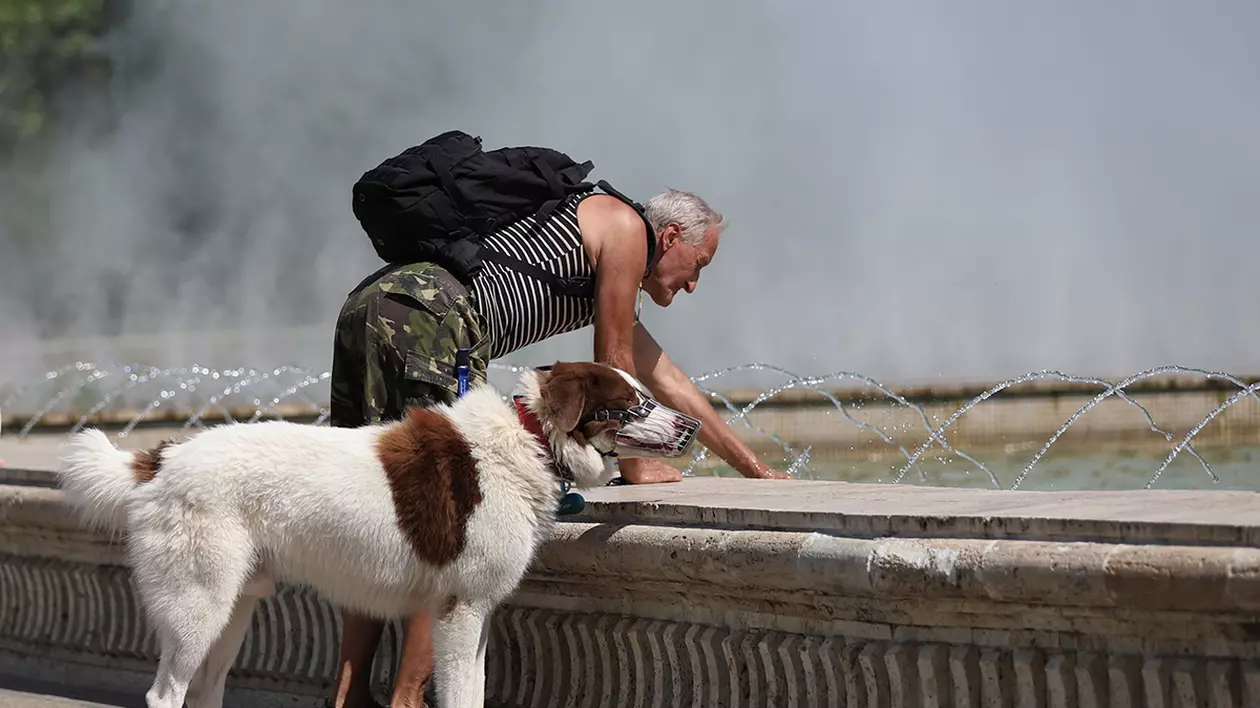 România, sub cupola de foc. Codul roșu de caniculă, extins până marți, inclusiv pe litoral. Vor fi temperaturi de 42°C