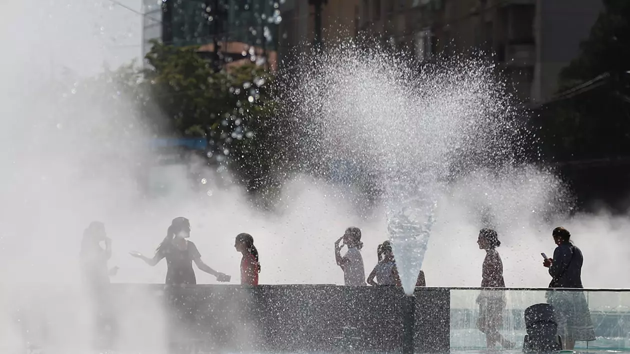 Cât mai durează episodul de caniculă și în ce zone sunt așteptate vijelii și furtuni. Anunțul meteorologilor