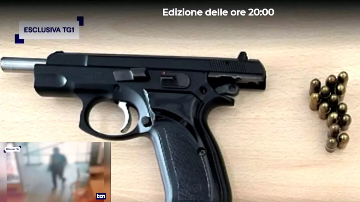 Poliția investighează o posibilă tentativă de asasinat, după ce a găsit o valiză cu un pistol și muniție, înainte de vizita Papei Francisc la Trieste