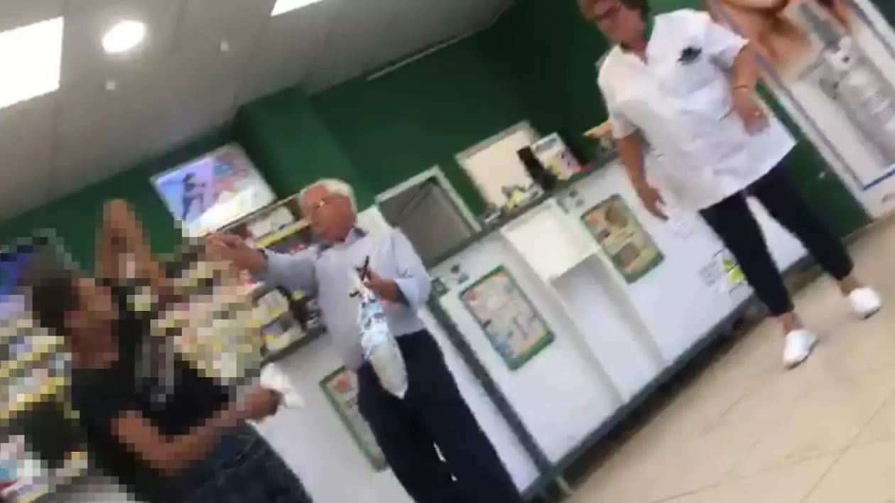 Primarul din Roşiorii de Vede, filmat în timp ce se bate cu un bărbat, într-o farmacie: „Am făcut ce trebuia”. Reacţia Poliţiei | VIDEO