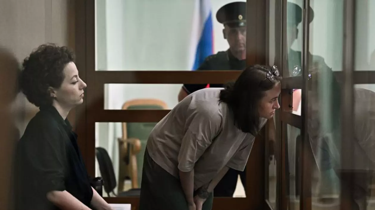 Regizoarea rusă Evghenia Berkovici și dramaturga Svetlana Petriiciuk, condamnate la 6 ani de închisoare pentru un spectacol. De ce sunt acuzate