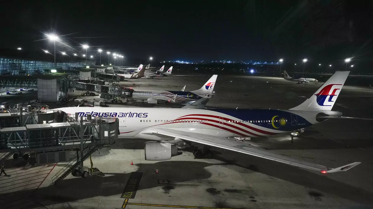 O scurgere chimică a îmbolnăvit 39 de persoane pe aeroportul din Kuala Lumpur. Au acuzat „stări de ameţeală şi greaţă”