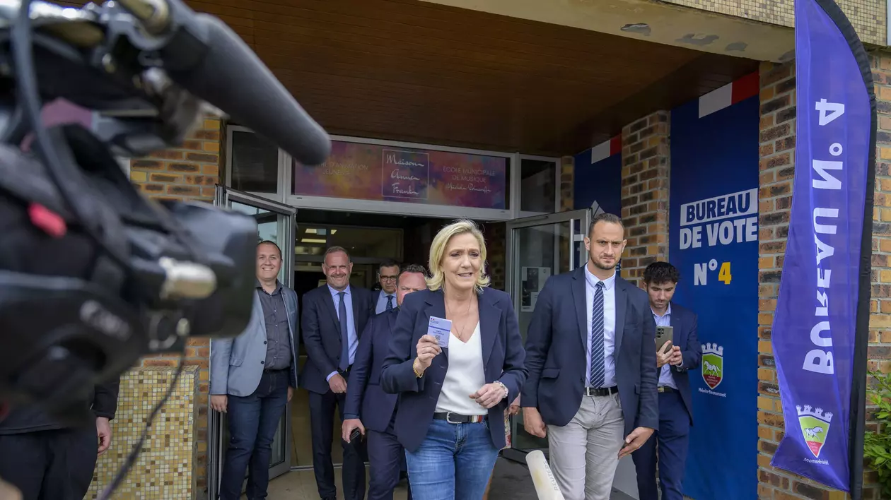 Marine Le Pen spune că, dacă partidul său ajunge la putere, va anula permisiunea ca Ucraina să lovească Rusia cu arme franceze