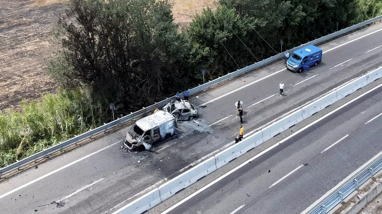Jaf ca-n filme în apropierea oraşului italian Brindisi. Hoți înarmați au furat 3 milioane de euro dintr-o mașină de transport valori