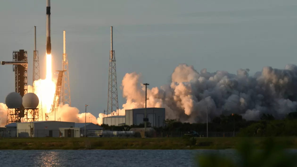 O rachetă Falcon 9 a SpaceX a distrus un lot de sateliţi Starlink, după o defecțiune rară. Propulsoarele, consemnate la sol