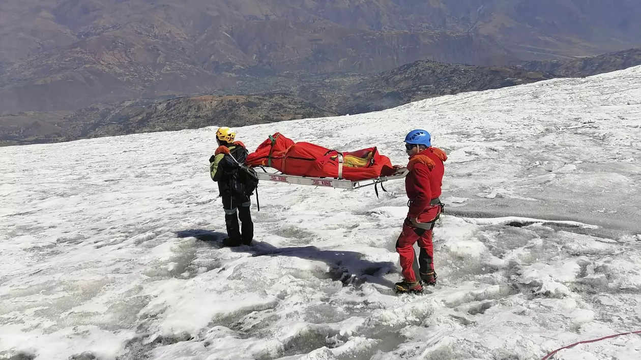 Trupul unui alpinist american, găsit după 22 de ani de la dispariția sa într-o avalanșă, în Anzii peruani