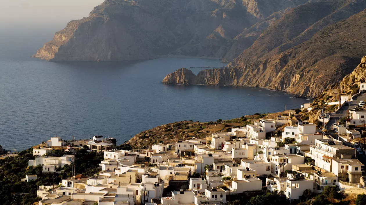 Satul Mesohorie din insula Karpathos, Grecia Foto 123 RF