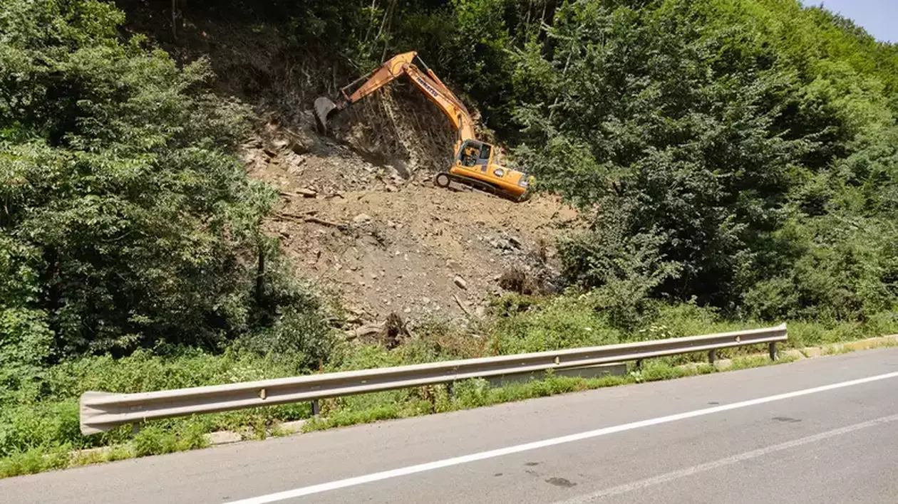 VIDEO REPORTAJ Valea Oltului - viața după barieră. În lipsa traficului, natura își revine și nu prea, iar ministrul Grindeanu supraveghează cu drona progresul lucrărilor