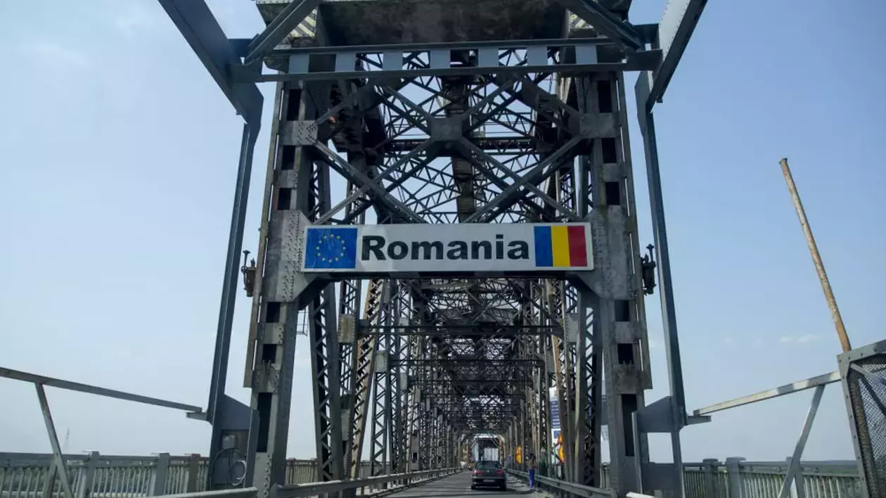 Restricţii de trafic pe Podul Giurgiu - Ruse, începând de miercuri. Rute alternative pentru românii care pleacă în Bulgaria sau Grecia