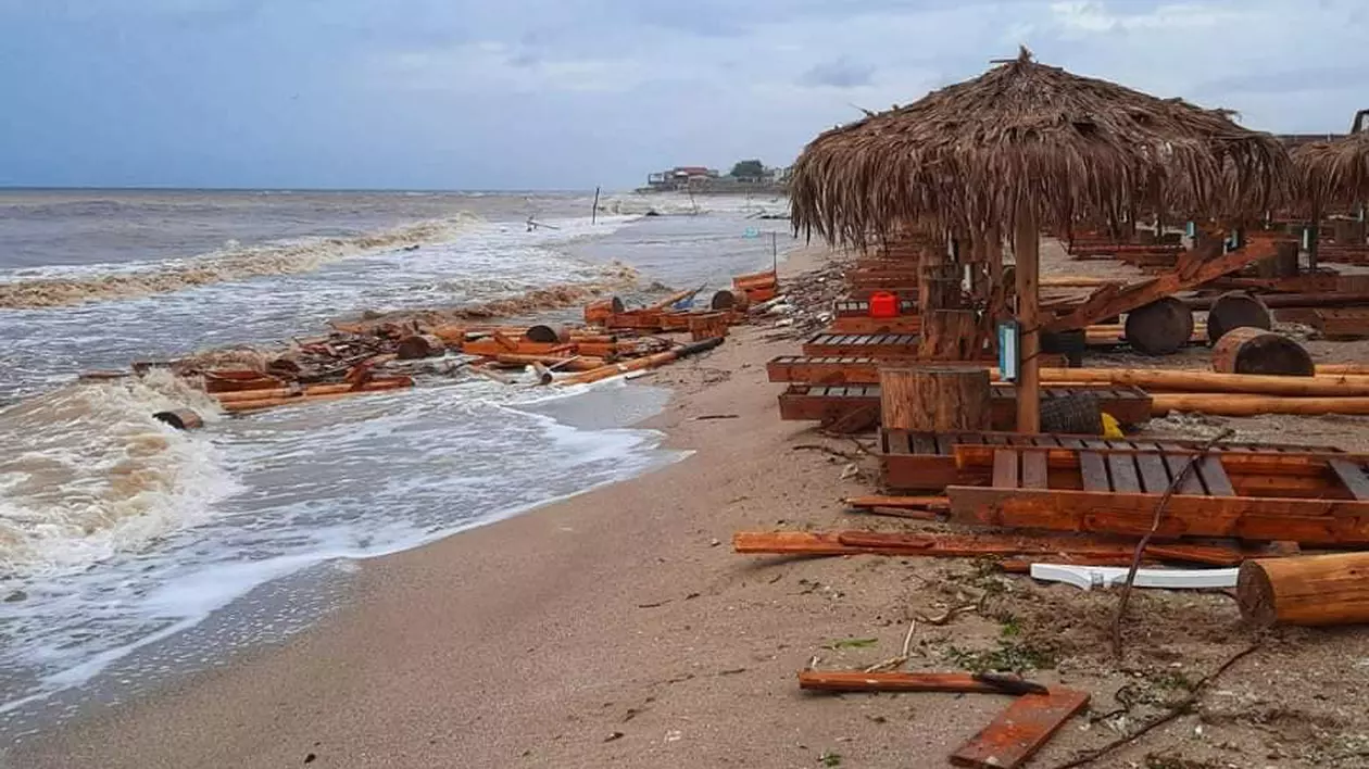 Meteorolog, despre furtunile de pe litoral: „Un ciclon care s-a generat în ultimele două zile în zona Mării Negre a rămas blocat aici”