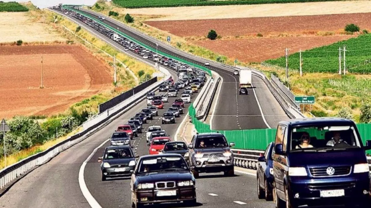 Două accidente în lanț pe Autostrada Soarelui, 15 mașini și 25 de oameni implicați