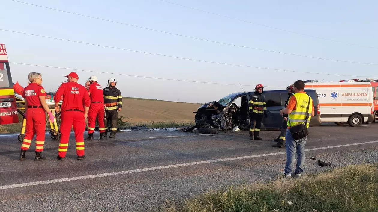 Doi morți și opt răniți, între care doi copii, într-un accident în Suceava. A fost activat Planul Roșu de intervenție. VIDEO