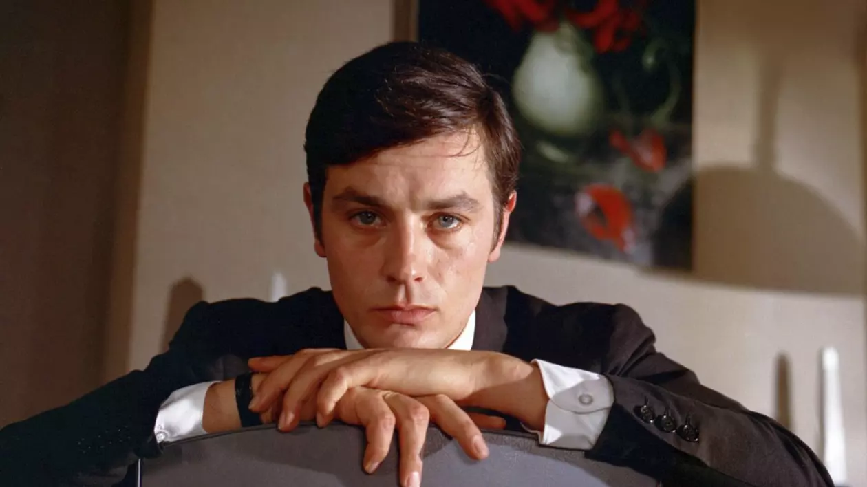 Alain Delon în Samuraiul (1967), unul dintre cele mai apreciate filme ale sale și o capodoperă a genului film noir francez. Foto: Profimedia