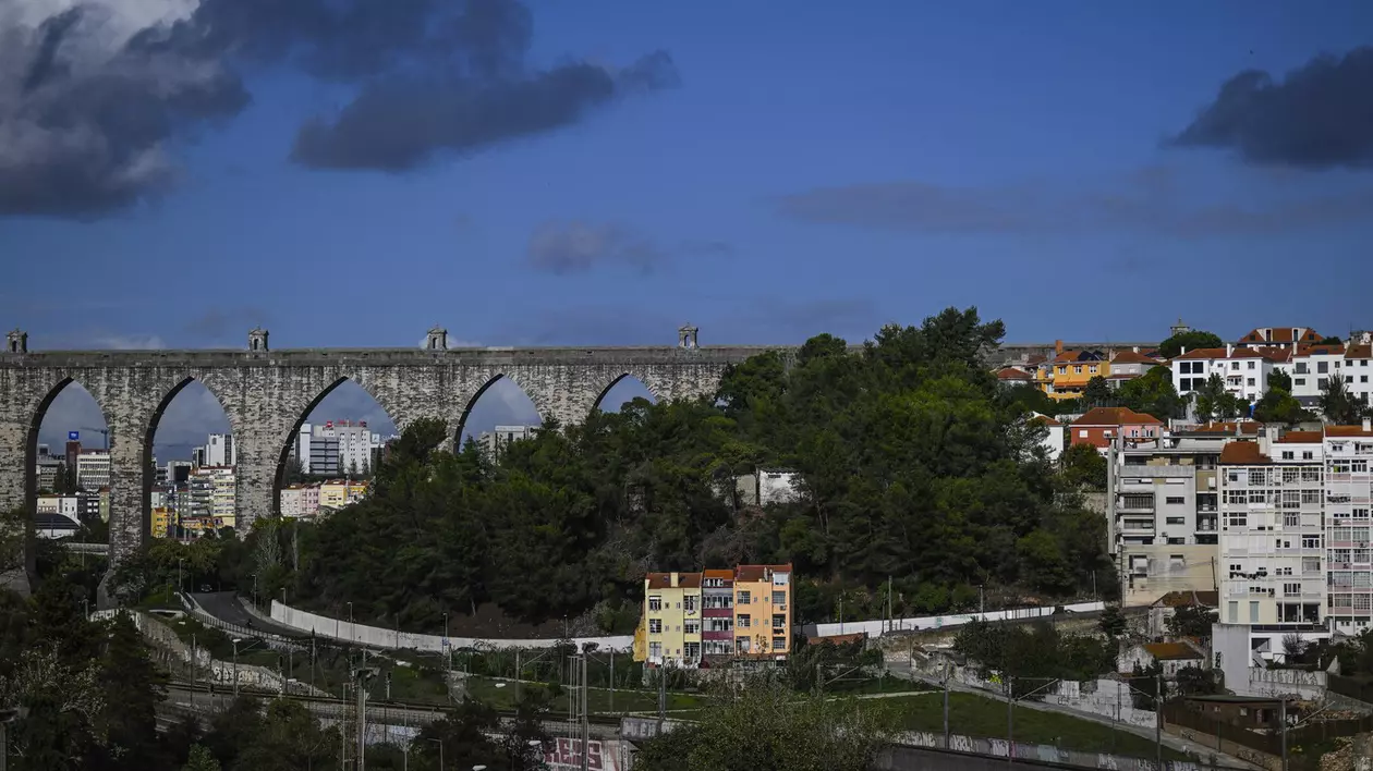 Apeductul Aguas Livres (în imagine), renovat în cadrul unui program de consolidare a infrastructurii în caz de cutremure Foto: Profimedia