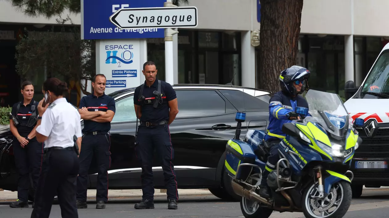 Atac la sinagoga din La Grand-Motte. Poliția franceză, mobilizată la fața locului Foto: Profimedia