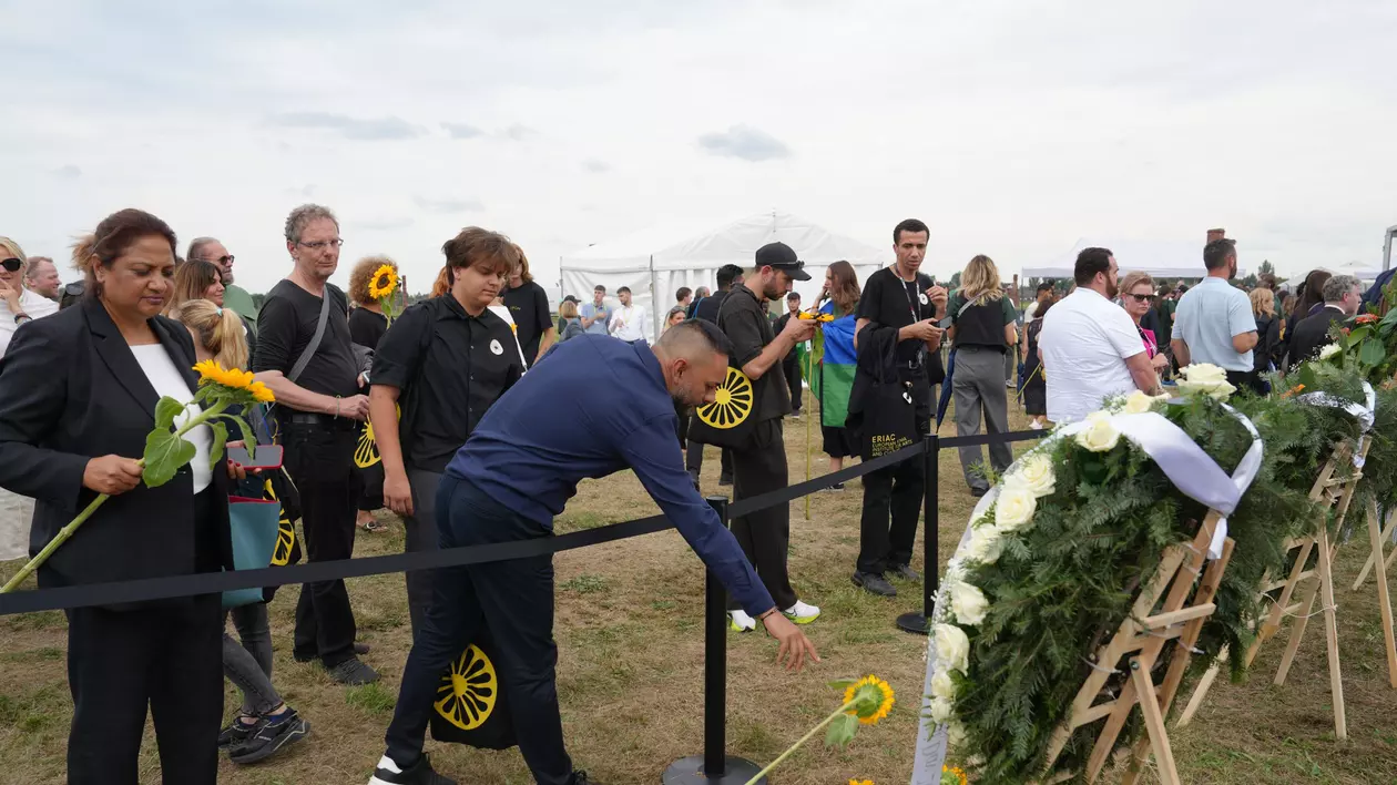 Interviu de la Auschwitz despre Ziua Europeană a Comemorării Holocaustului Romilor: „Trebuie să existe o istorie autentică, cu care să putem educa următoarele generații”