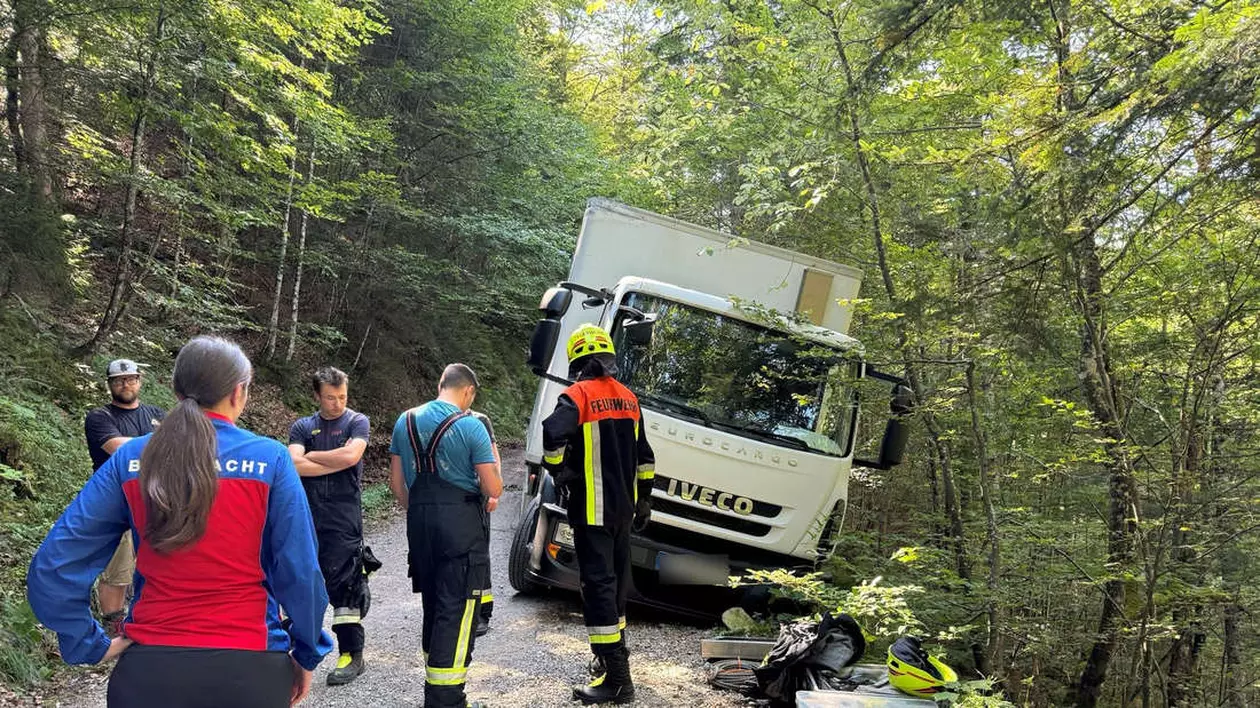 Șofer român de TIR ajuns cu camionul pe o potecă de munte din Germania, salvat după o zi: „A avut mare noroc!”