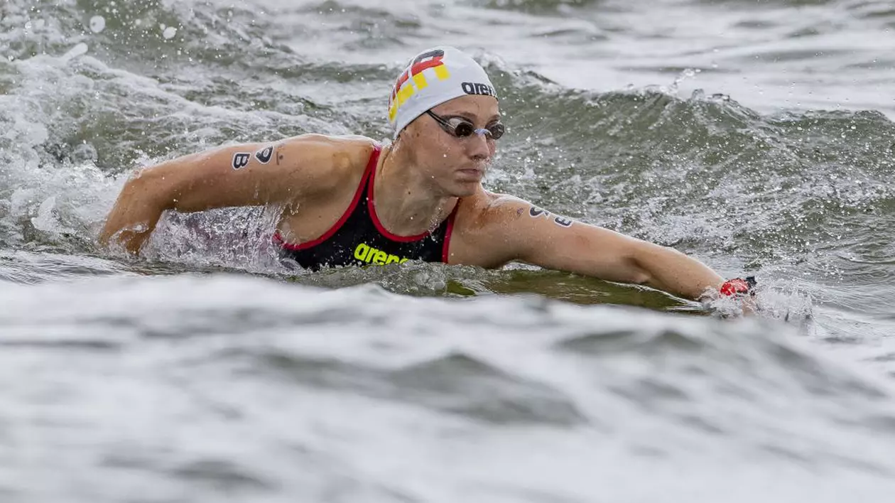 Sportiva germană Leonie Beck se confruntă cu probleme gastrointestinale, după ce a înotat 10 kilometri în Sena, la JO 2024