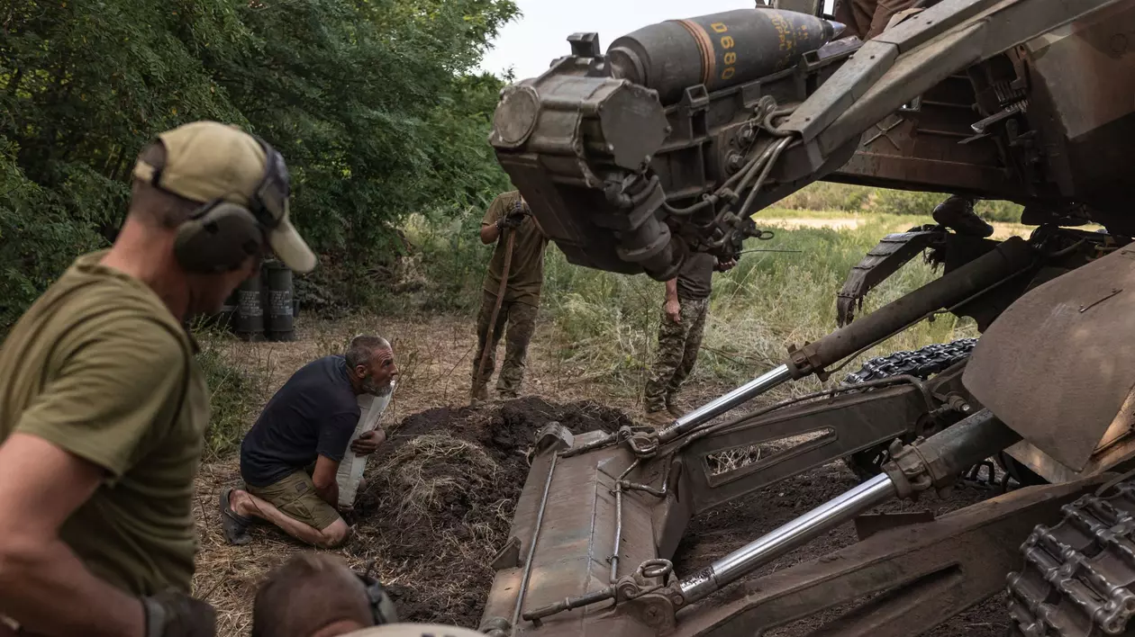 Soldați ucraineni se pregătesc să intre în poziție de luptă în regiunea Donețk. Foto: Hepta / Diego Herrera Carcedo / Anadolu/ABACAPRESS.COM