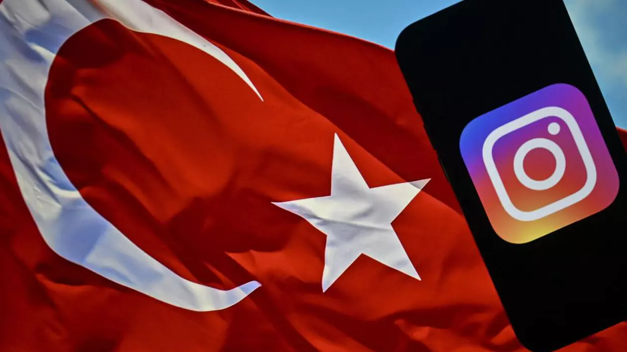 O femeie din Turcia, arestată după ce l-a criticat pe Erdogan pentru că a blocat accesul la Instagram. De ce a fost acuzată