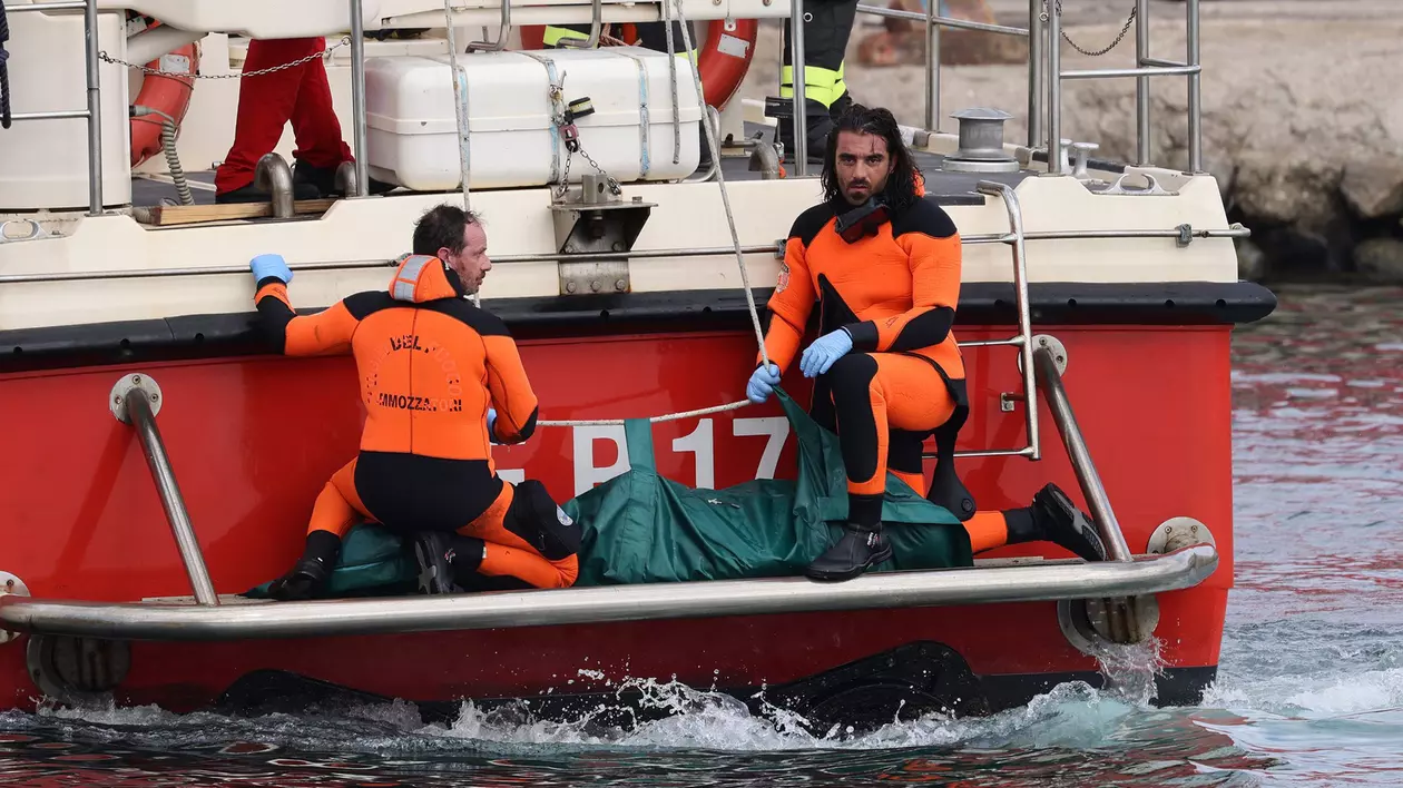 Scafandrii au recuperat cadavrul ultimei persoane dispărute de pe iahtul de lux scufundat din Sicilia