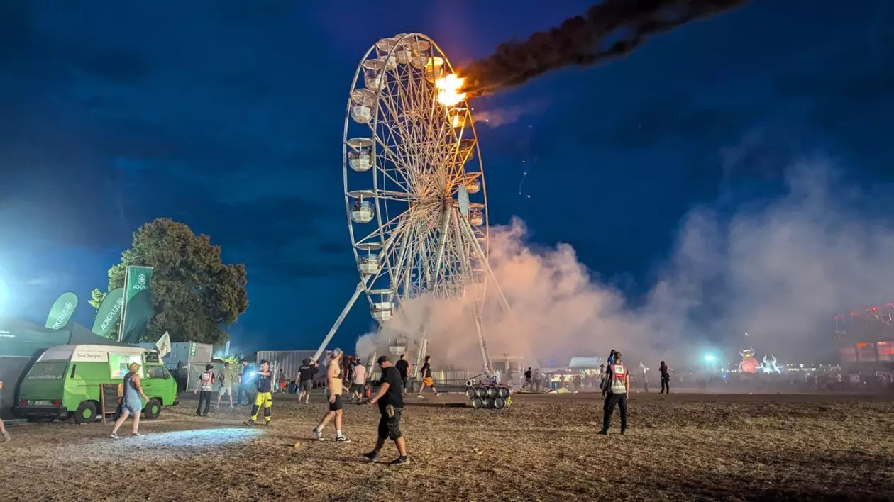 O roată panoramică a luat foc în timpul unui festival de muzică din Germania. Cel puțin 20 de oameni au fost răniți