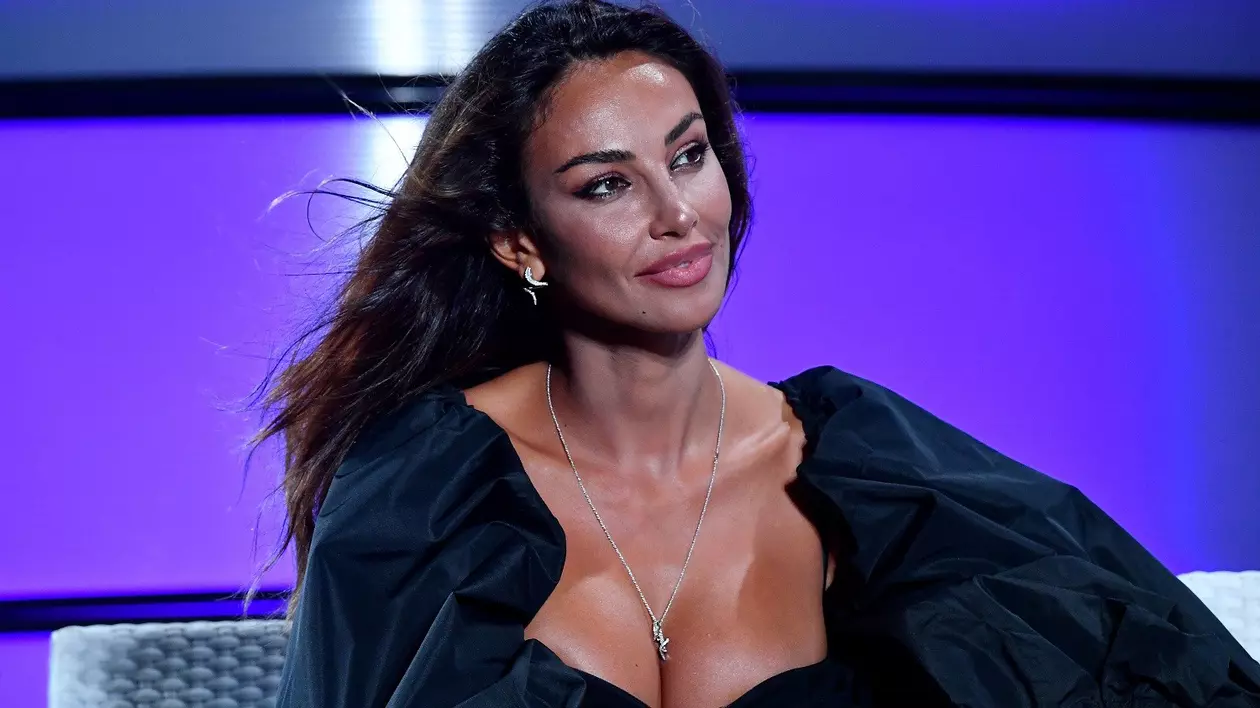 Mădălina Ghenea, incident pe aeroport. Susține că a fost amenințată de un angajat la unei companii aeriene: „Plângeam, iar el ne râdea în față”