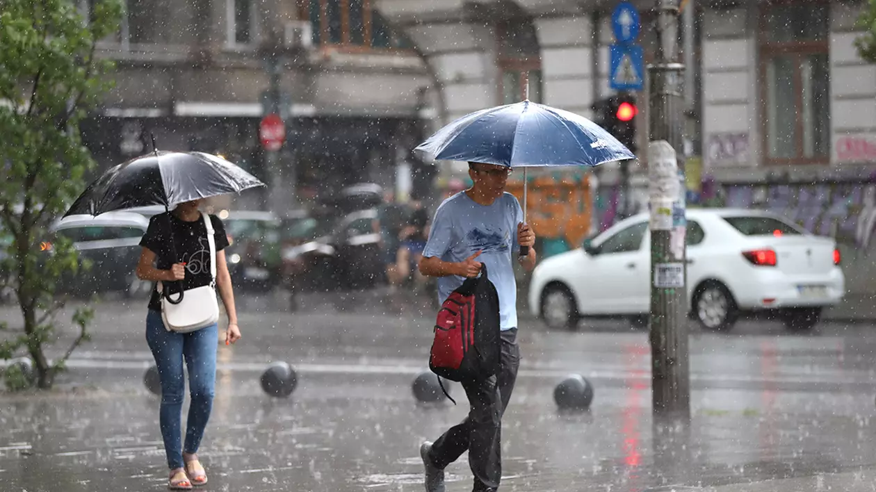 Cod galben de ploi însemnate cantitativ în două județe. Zonele în care canicula persistă și vineri