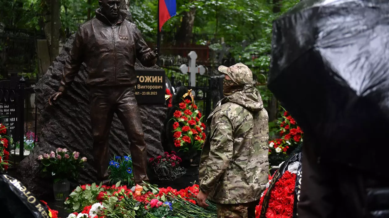 Mormântul lui Prigojin de la cimitirul Porohovskoie din Sankt Petersburg Foto: Profimedia