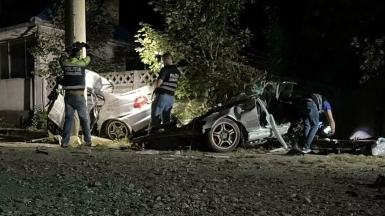 Cine erau cei doi polițiști care au murit în accidentul de la Târgu Lăpuș: „Le-au fost dragi mașinile. Băieți foarte faini”. Mașina lor s-a rupt în două