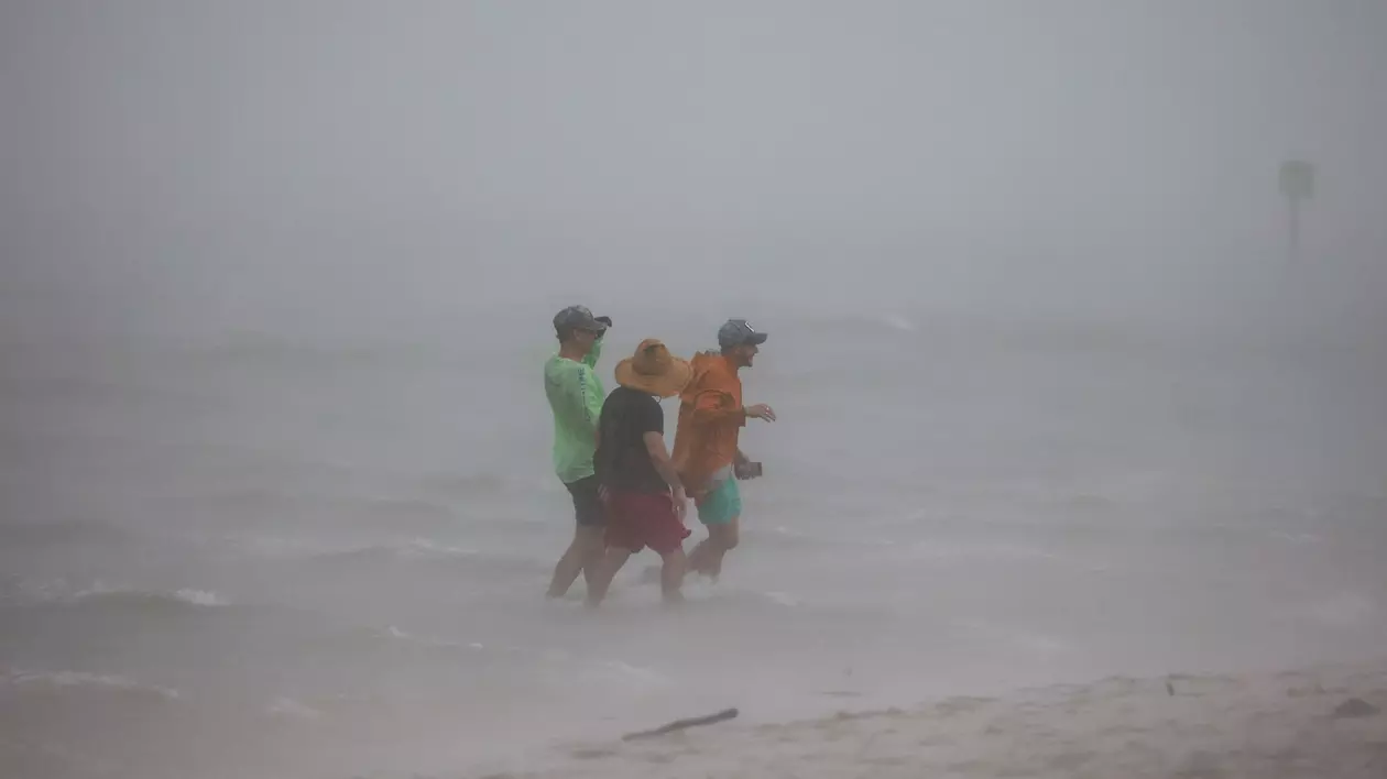 Stare de urgență și ordine de evacuare în Florida, înaintea furtunii tropicale Debby: „Luați situația în serios!”. FOTO