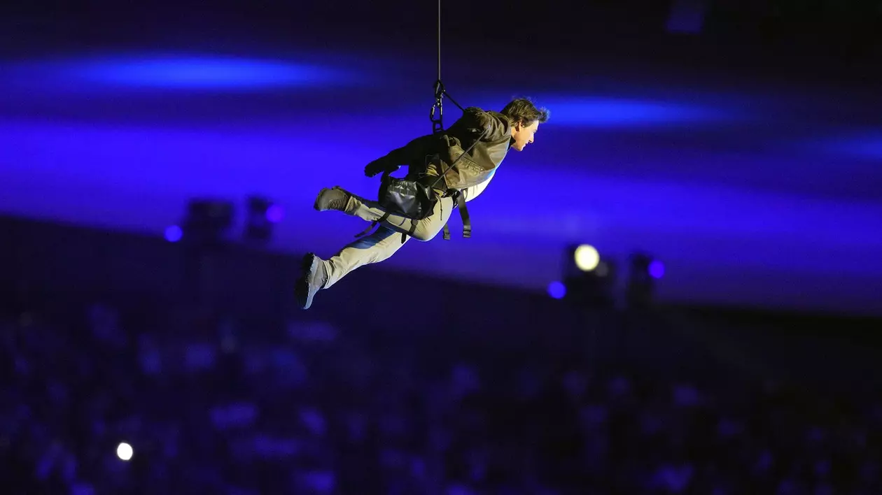 Tom Cruise i-a divizat pe fanii Jocurilor Olimpice, după cascadoria de la ceremonia de închidere de la Paris: „Atât de previzibil”