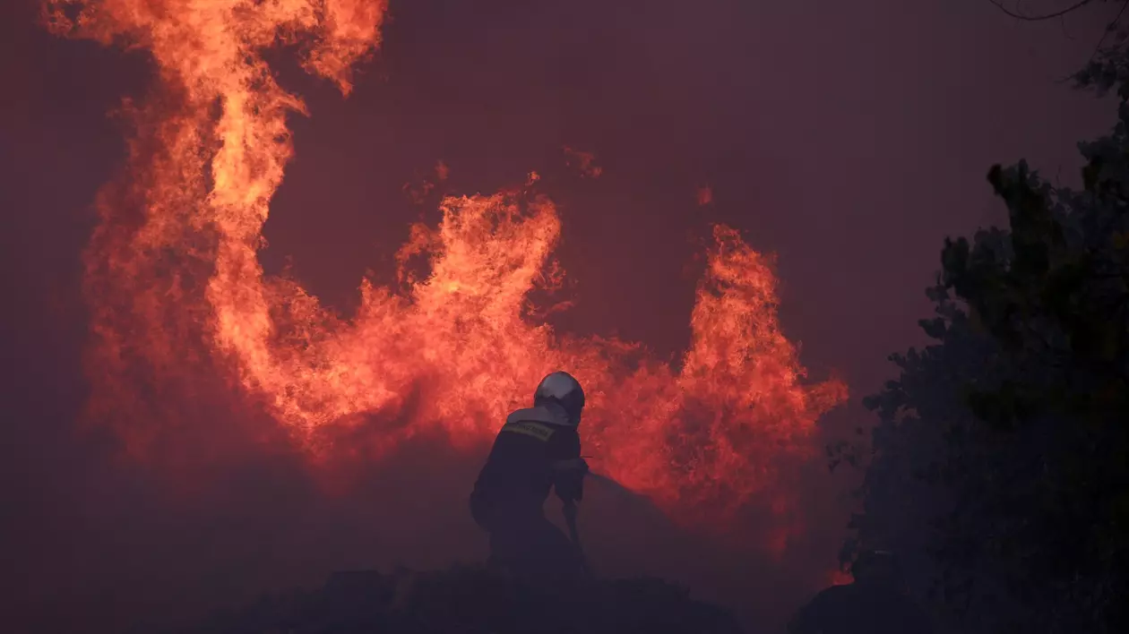 VIDEO. Incendiile din Grecia, vizibile din spaţiu. Cum se văd focarele