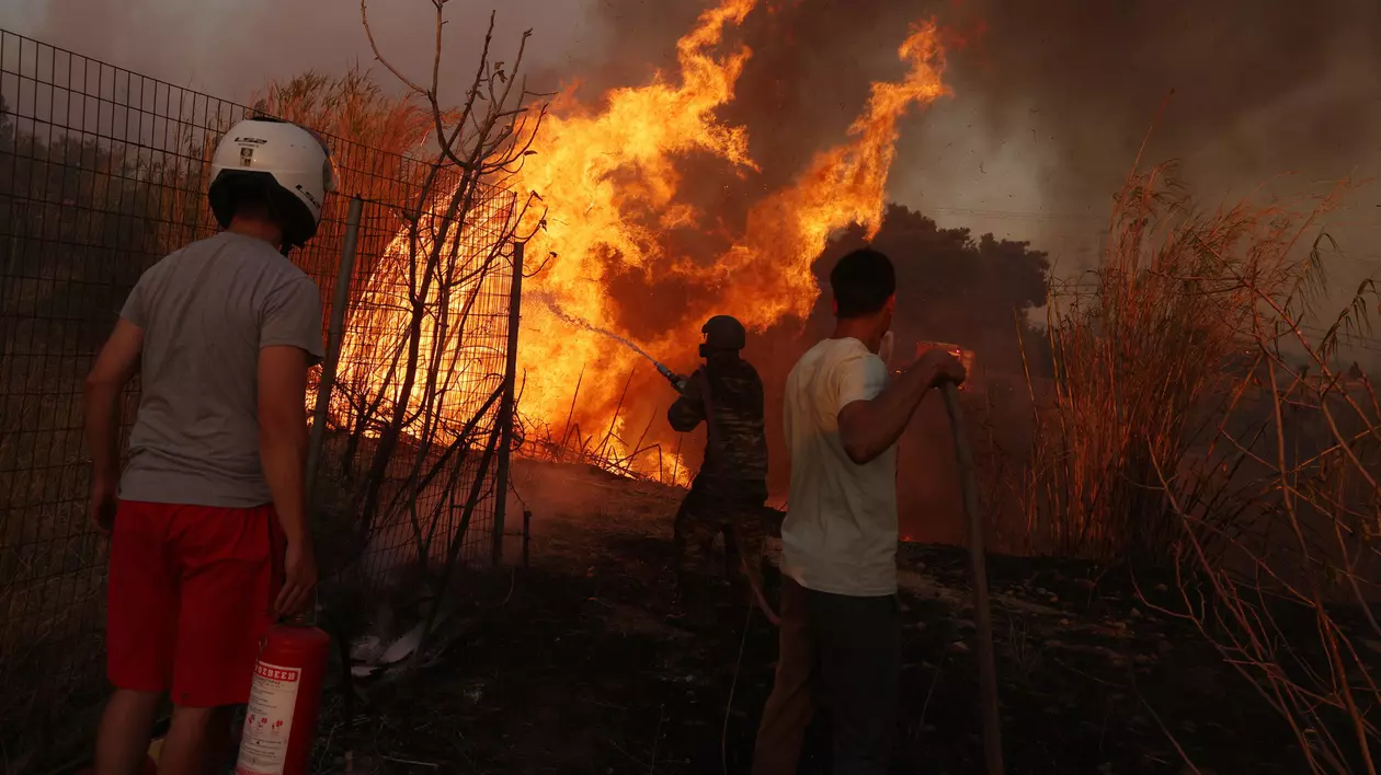 Grecia cere ajutorul Uniunii Europene în lupta împotriva incendiilor. România, printre statele care anunţă ajutoare