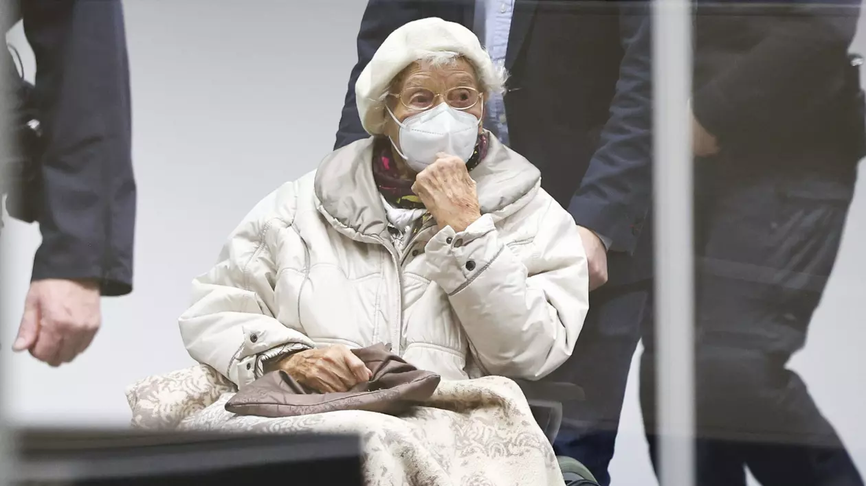 Irmgard Furchner, în vârstă de 99 de ani, fostă secretară a unui lagăr german de concentrare, condamnată pentru complicitate la crimă în peste 10.500 de cazuri