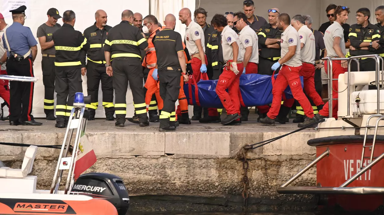 Cinci cadavre au fost găsite în iahtul de lux scufundat în largul coastei Siciliei, spun scafandrii