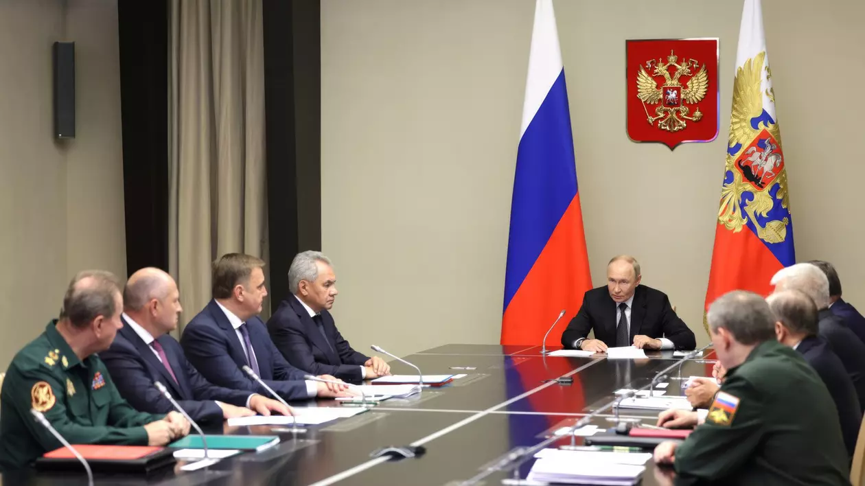 Vladimir Putin discută la reședința sa de la Novo Ogariovo cu oficiali militari, guvernamentali și din serviciile de securitate despre incursiunea ucraineană Foto: Profimedia