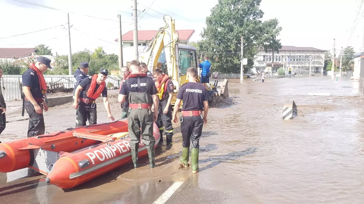 Cursuri suspendate în 41 de şcoli din Galaţi, din cauza inundațiilor. Lista unităţilor de învățământ care sunt închise în perioada 16-20 septembrie