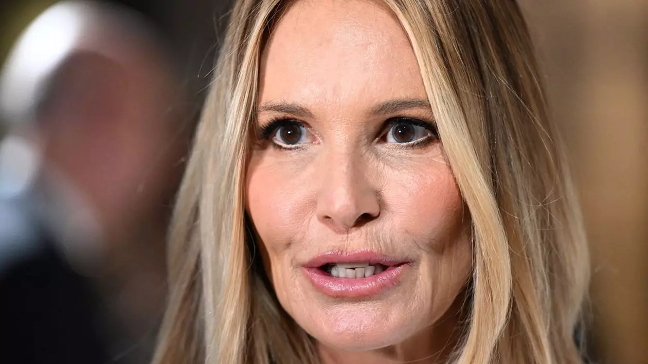 Elle Macpherson a fost diagnosticată cu cancer la sân, dar refuză chimioterapia recomandată de 32 de medici. Ce tratament a ales